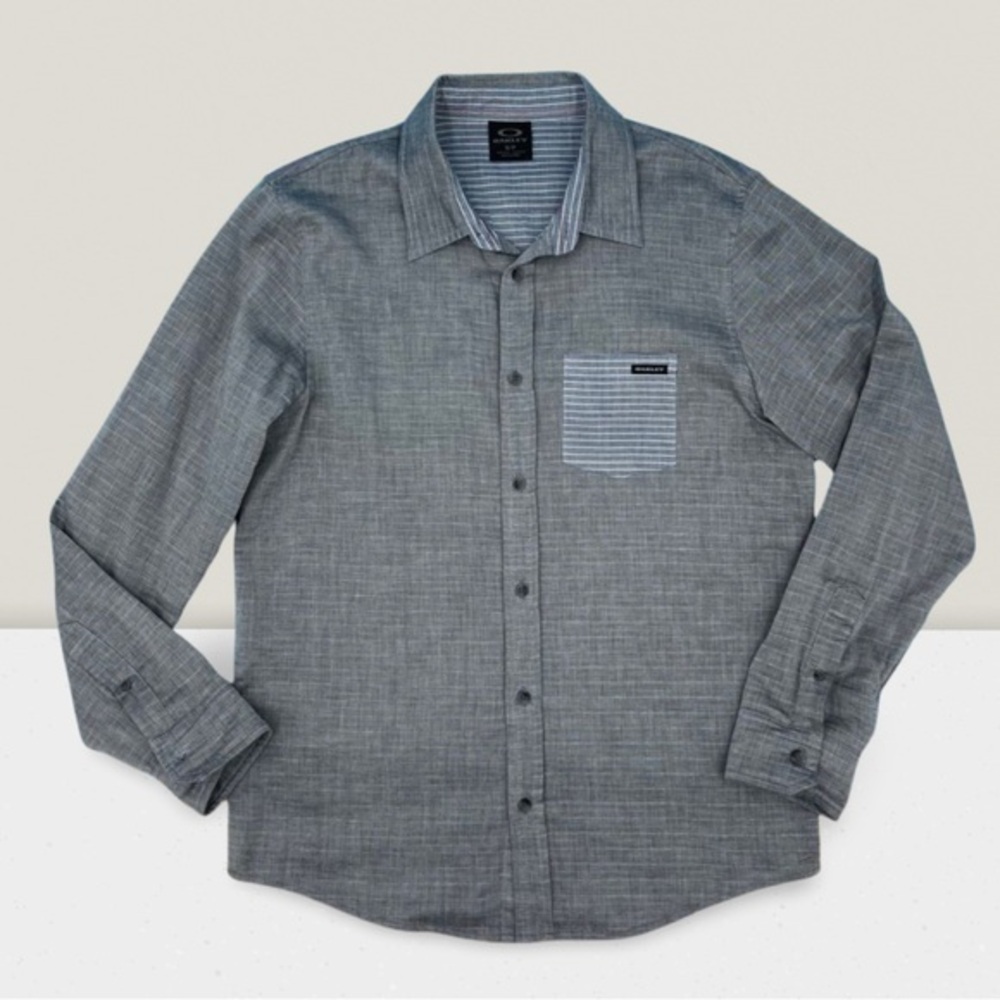LIKE NEW- Oakley Button Down Pocket Shit